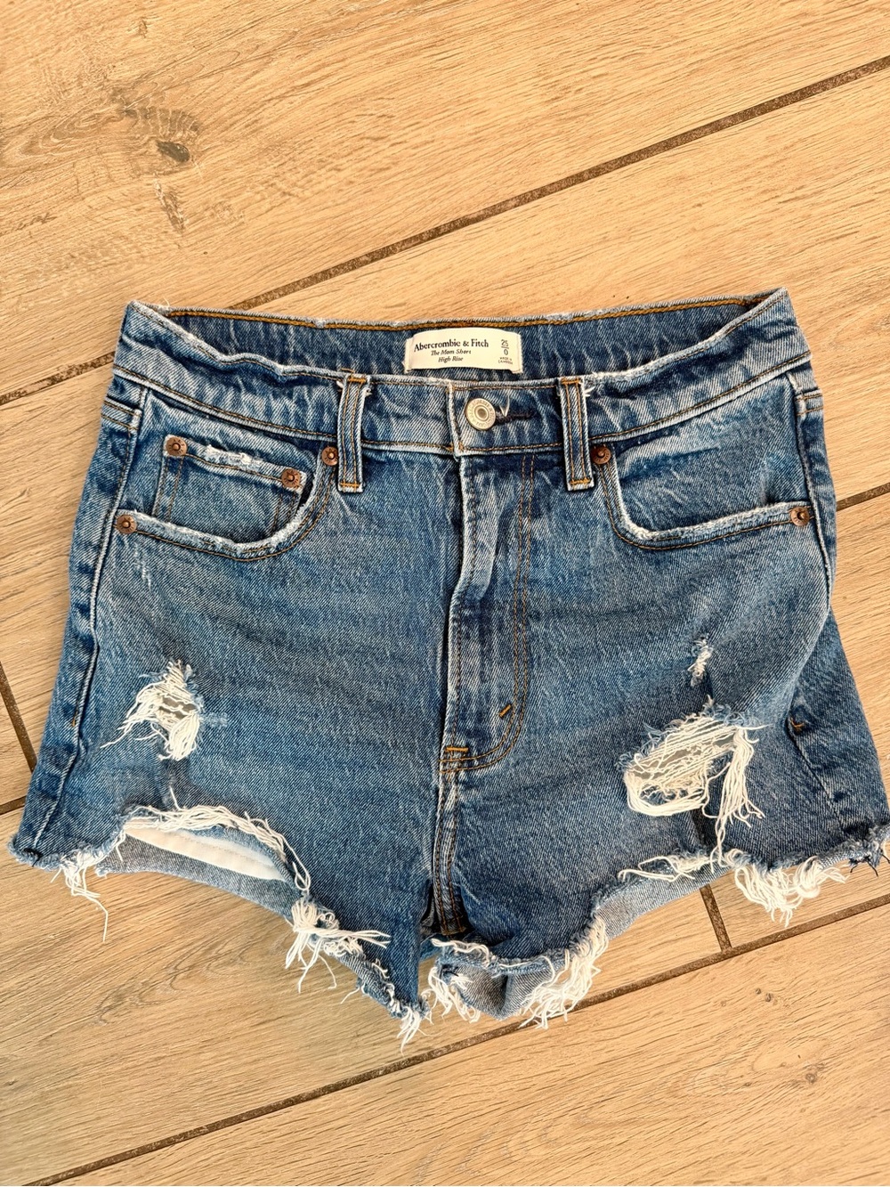 Abercrombie & Fitch High Rise Mom Short, Distressed Blue, Size 25/0